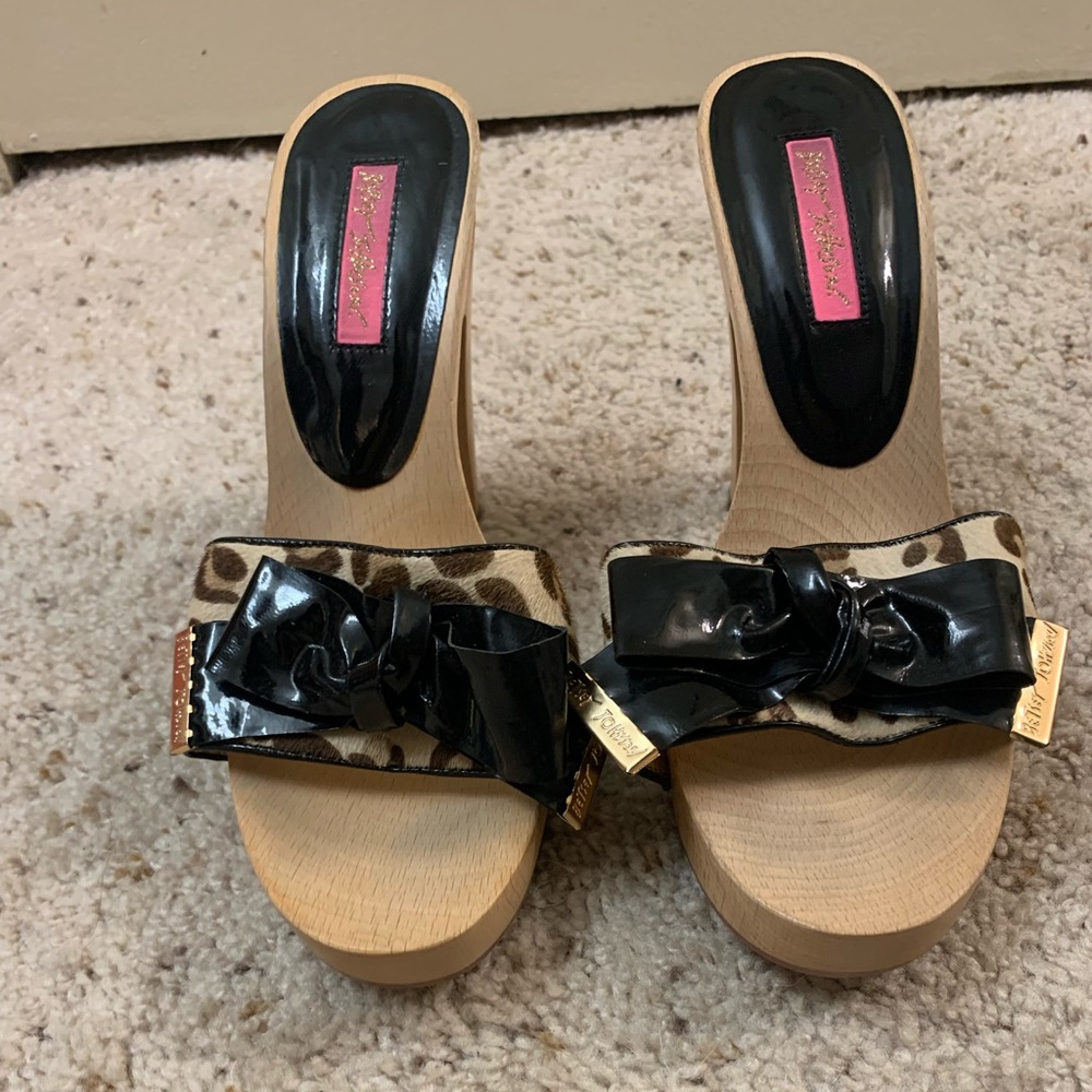 Betsey Johnson Leopard Bow Heels